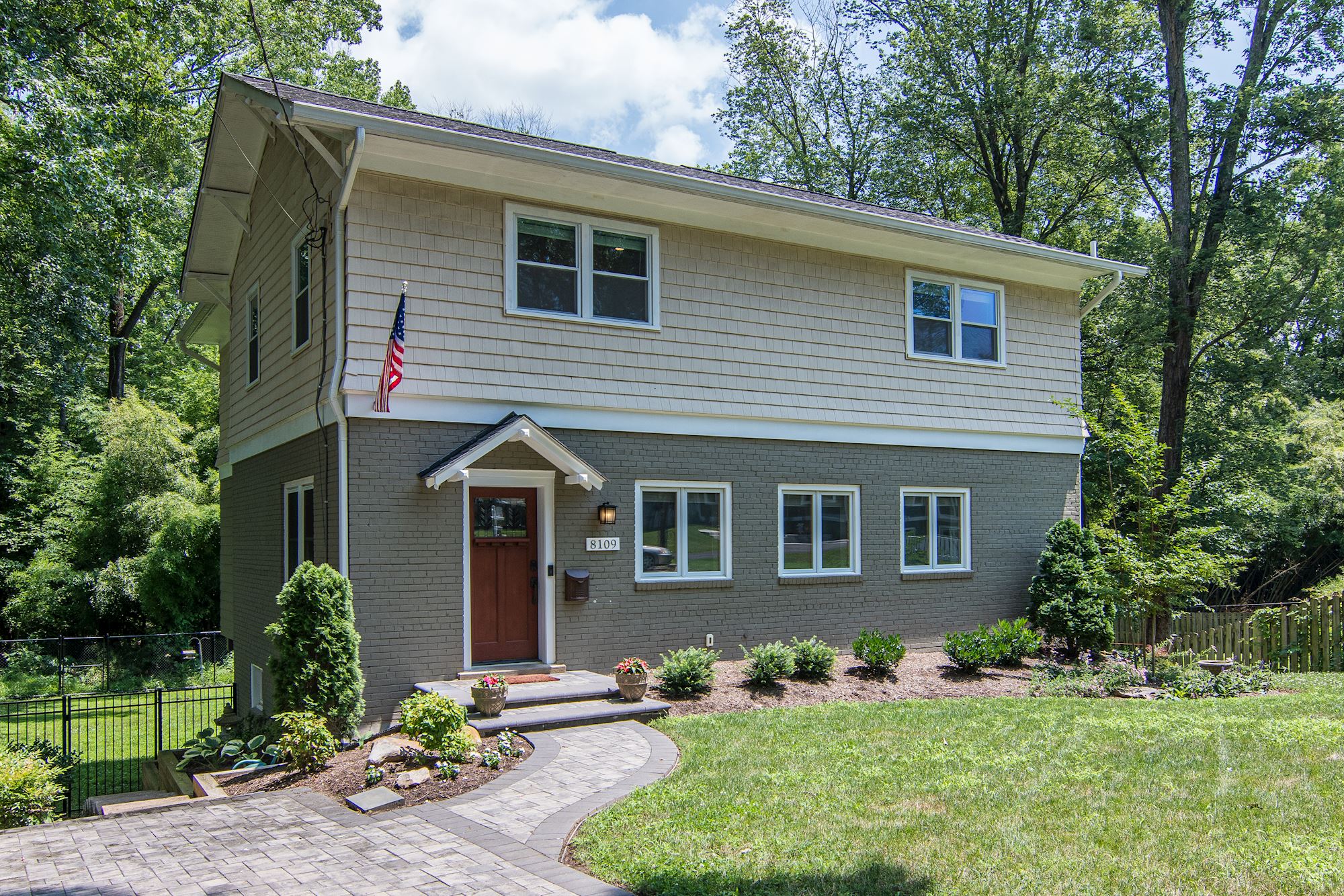 NEW LISTING4 BD Completely Redone Home in Hollin Hall Village